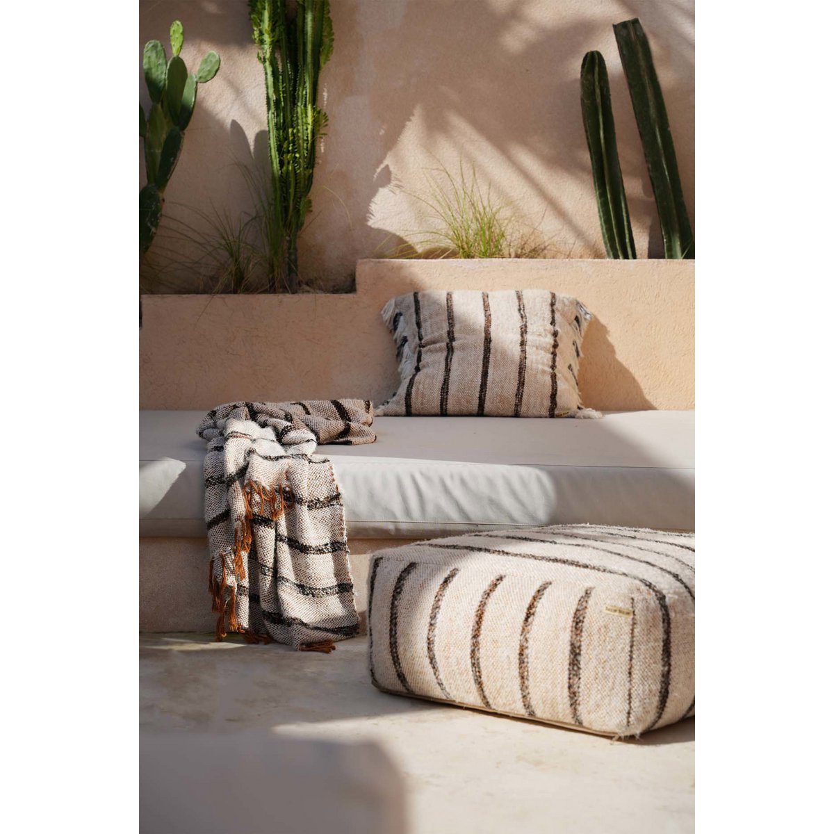 Der Oh My Gee Pouffe – Bohemian White
