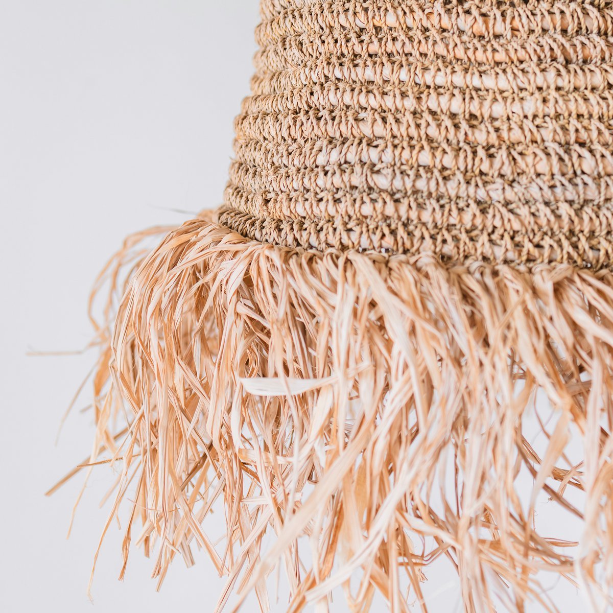 Raffia Boho Lampenschirm – Hängelampe – Pendelleuchte – handgewebte Deckenleuchte mit langen Fransen (2 Größen Ø 30/40 KALIMA