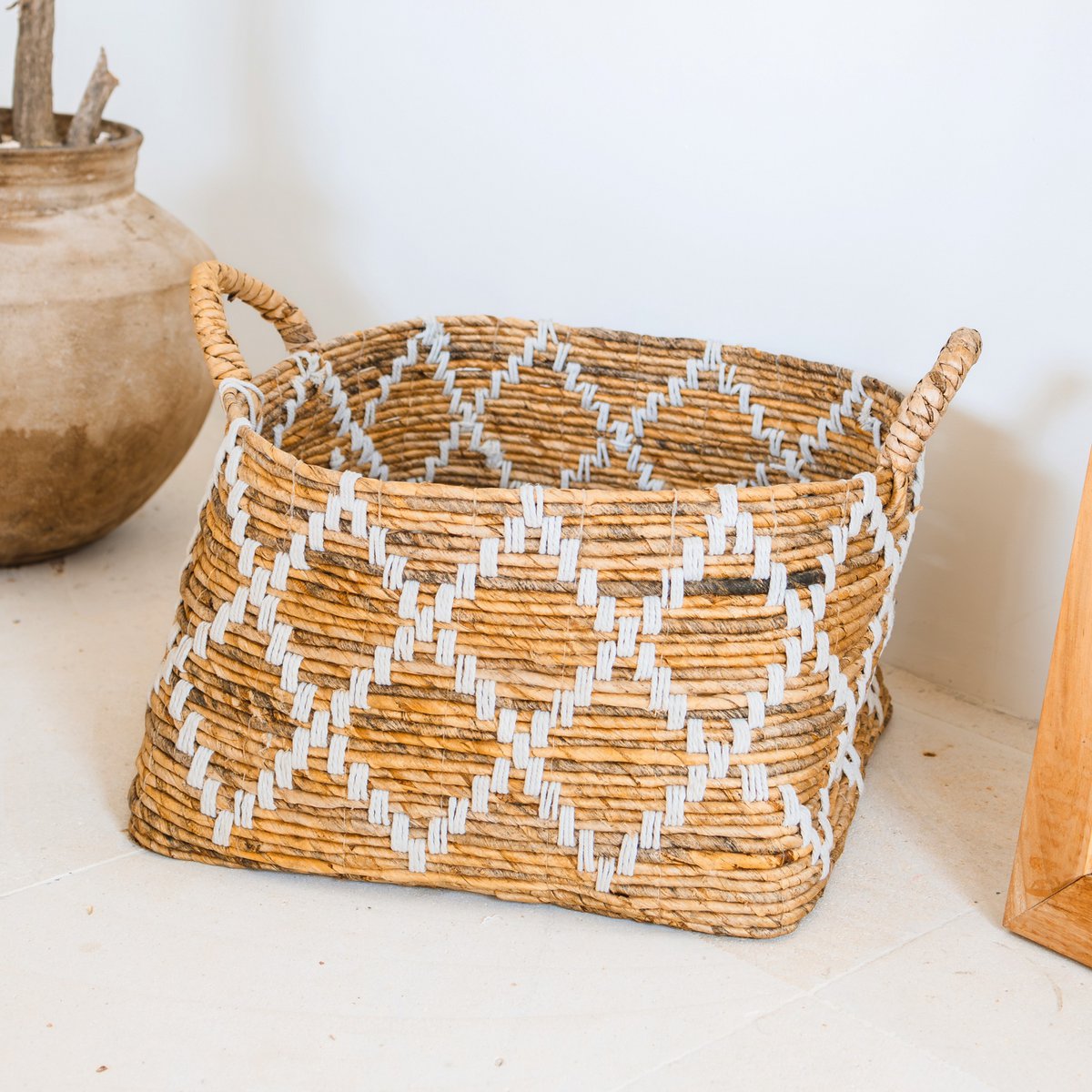 Boho Wäschekorb – Quadratischer Regalkorb – Geflochtener Aufbewahrungskorb – Pflanzenkorb – Dekokorb aus Bananenfaser GANDARIA (2 Größen)