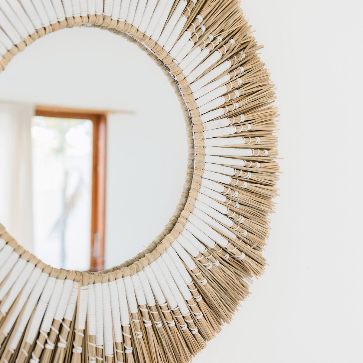 Runder Wandspiegel aus Seegras – Boho-Hängespiegel – Wandspiegel mit Fransen und Muster aus weißer Baumwolle (Ø 60 cm) RANDU