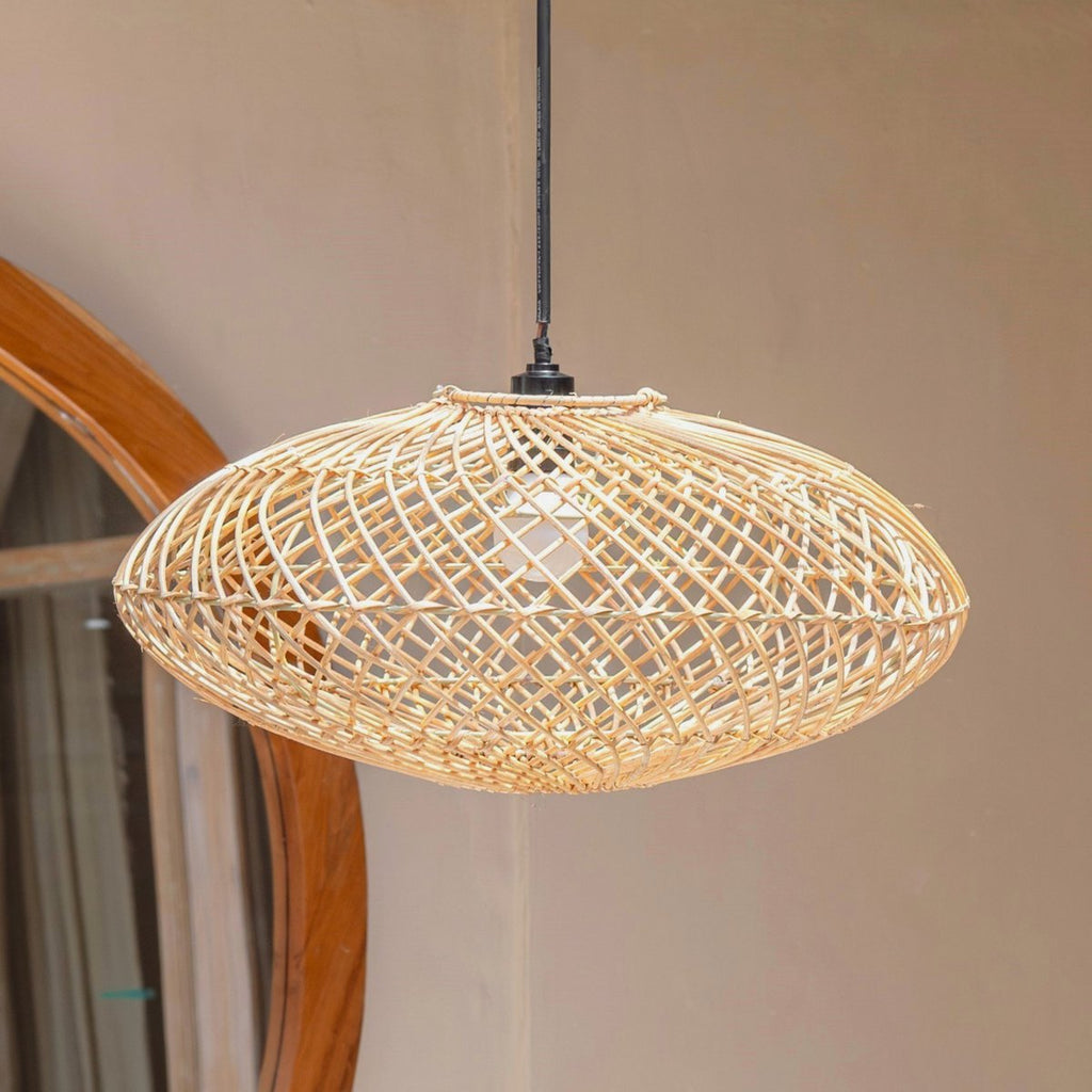 Rattan-Lampenschirm-Boho-Anhänger Licht-natürliche Deckenlampe-Scheibe-förmige Lampe-flaches handgewebte Deckenleuchte (Ø 40 cm) Arana