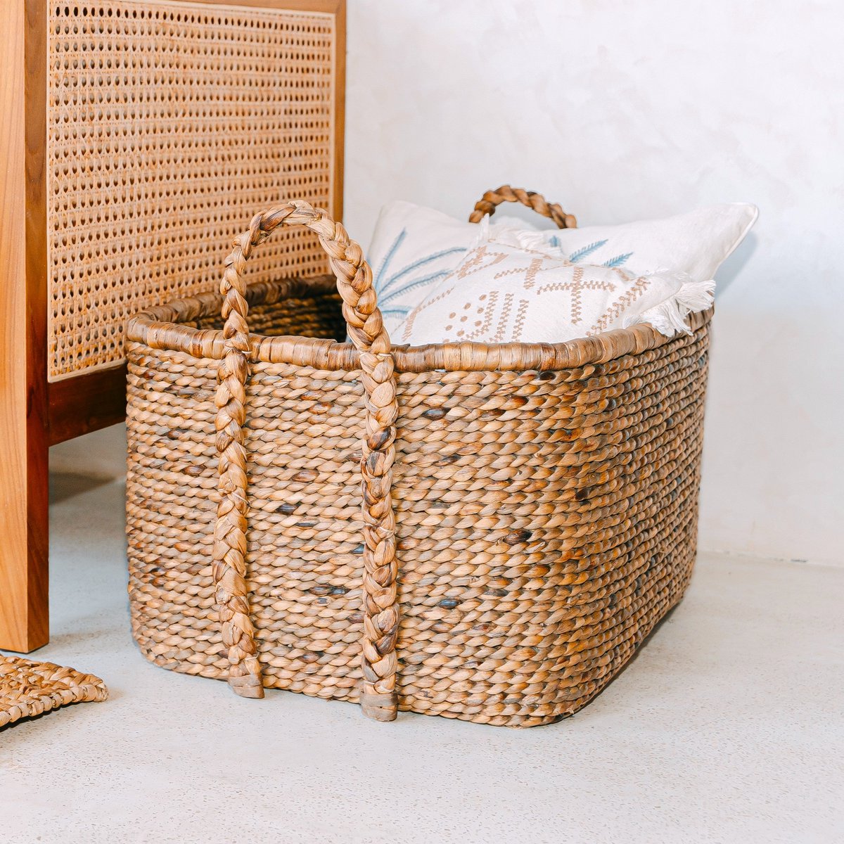 Extra großer Wäschereikorb - quadratischer Boho -Hamper - gewebter dekorativer Korb - Aufbewahrungskorb aus natürlicher Wasserhyazinthe (2 Größen) Mentari