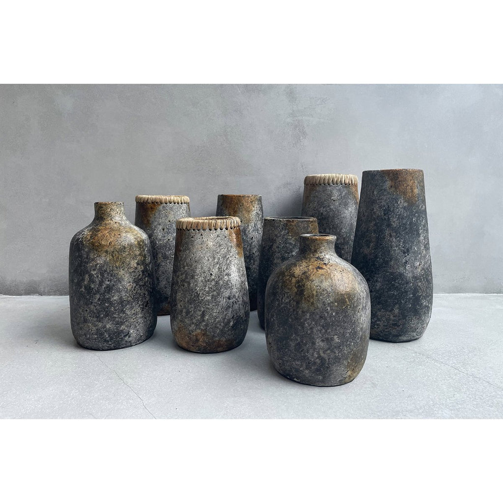 Die gruselige Vase – Antikgrau – M