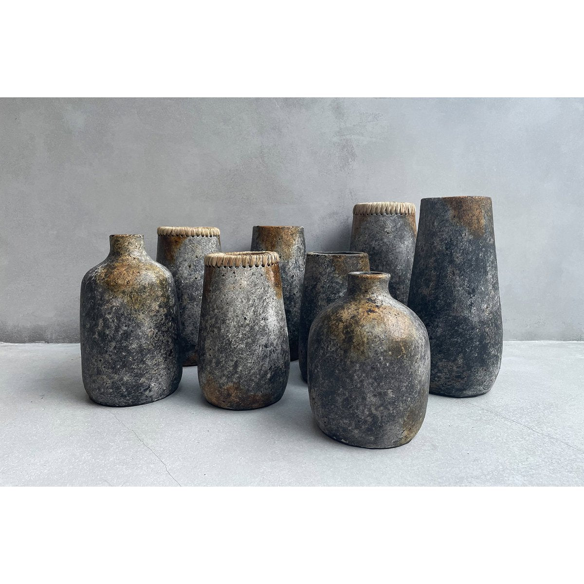 Die gruselige Vase – Antikgrau – M